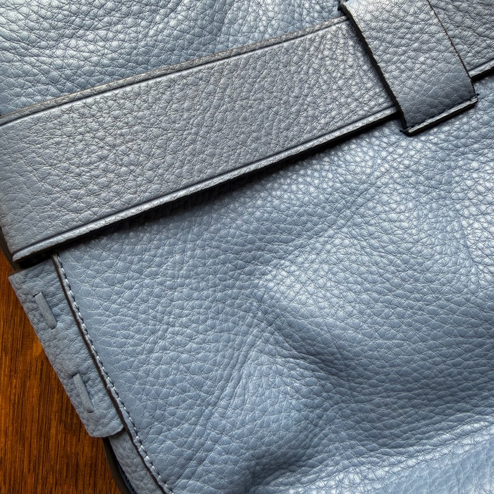 Tory Burch Gemini Link Blue Pebbled Leather Shoulder Bag with Gold Accents - Picture 9 of 12